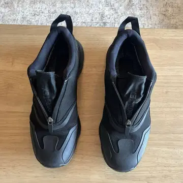 Y-3 SWIFT R3 LOW GTX 스니커즈 블랙