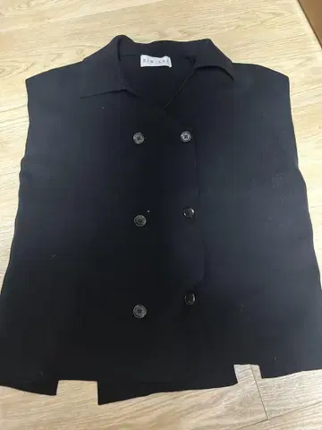 RIM.ARK 블랙 니트 베스트 더블 버튼