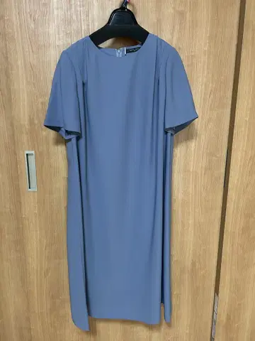 블루 반팔 무릎 기장 원피스