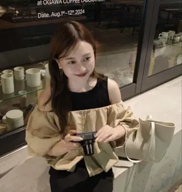 capricieux le'mage 탱크 세트 오프 숄더 블라우스