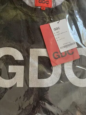 M 사이즈 KJ x GDC 콜라보 올오버 패턴 티 새상품