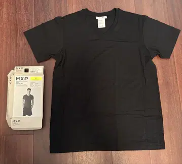 미사용 MXP FINE DRY SHORT SLEEVE V-NECK