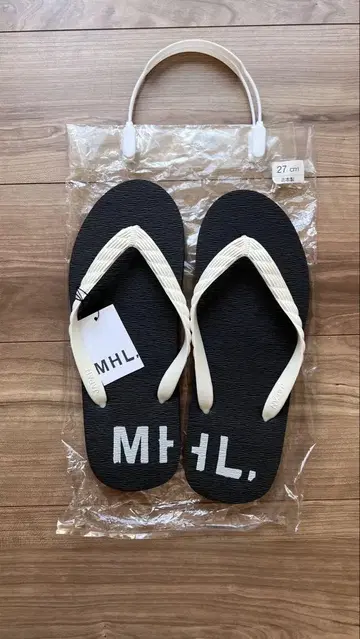 미사용 새상품 MHL 비치 샌들 블랙 27cm입니다.