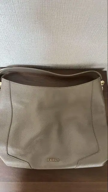 훌라 베이지 가죽 숄더백