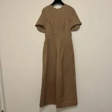 베이지 반팔 올인원