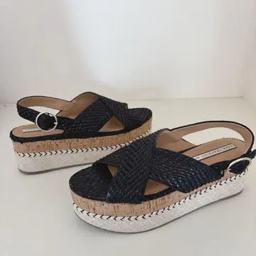 새상품급 ZARA 크로스 메쉬 블랙 통굽 샌들 백 스트랩