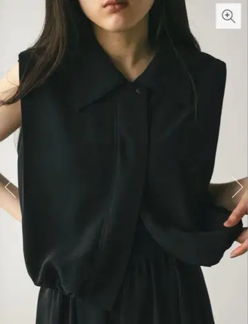 블랙 슬리브리스 셔츠