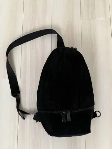 PLEATS PLRASE 숄더 바디백 블랙