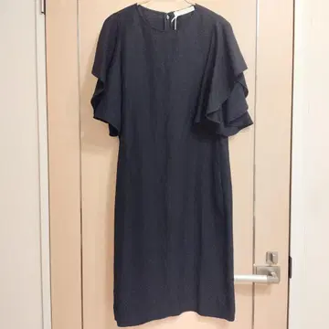 파비아나 필리피 블랙 플레어 슬리브 원피스