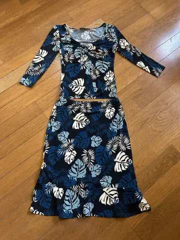 BCBGMAXAZRIA 7부 소매 티셔츠 스커트 세트 XS
