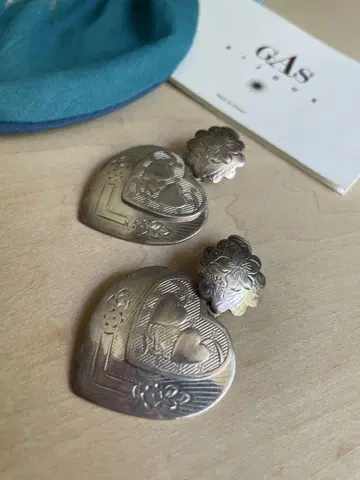 GAS BIJOUX / 가스 비쥬 하트 귀찌