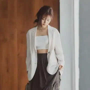 Mila Owen 화이트 테일러드 자켓 주름 방지