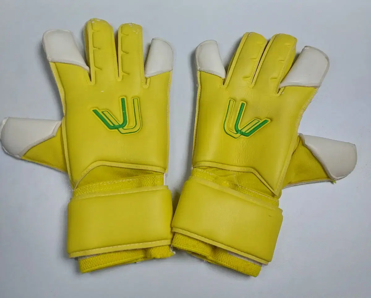 Lyraps Goalkeeper Gloves, Spyder, Size 9, first-come, first-served