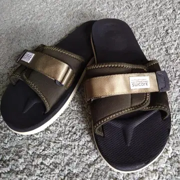SUICOKE 샌들 올리브색 벨크로 스트랩