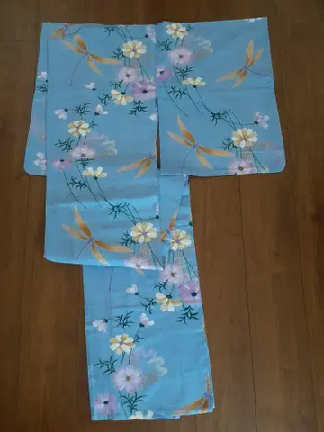 미사용 새상품급 파란색 바탕에 꽃무늬 유카타