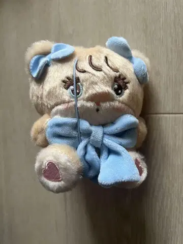 mikko characters 안아주는 리본 봉제 인형 라떼