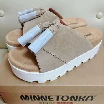 MINETONKA 태슬 볼륨 샌들 통굽 샌들 23.5