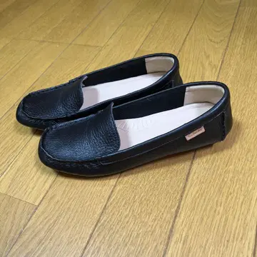 Clarks 블랙 가죽 로퍼 미사용