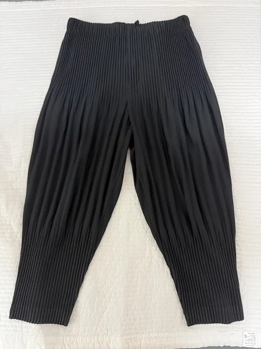 [3] Homme Plissé Issey Miyake Basic Cropped Pants Black