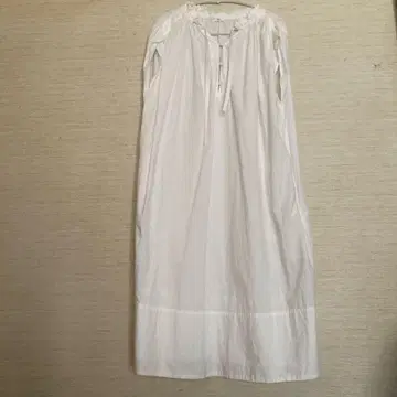 쿠라스카 HAU 슬리브리스 원피스