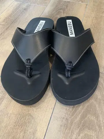 MANEBU 샌들