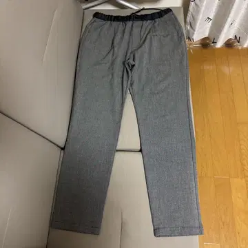 유나이티드 애로우즈 그레이 슬림 핏