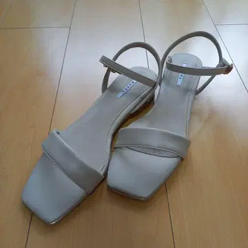 RANDA 베이지 스트랩 샌들 M 사이즈