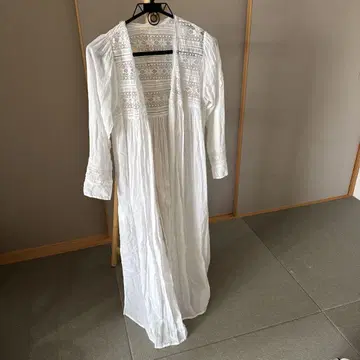 누키테파 화이트 가디건 원피스