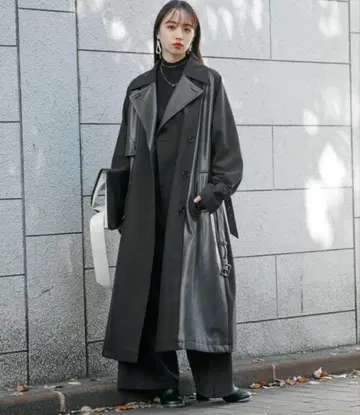 HARE 트렌치코트