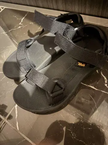 Teva 블랙 스포츠 샌들