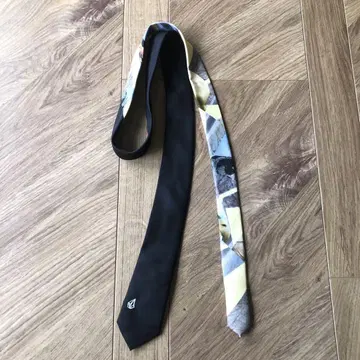 VOLCOM 볼콤 넥타이