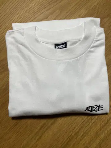 RIIZE 발렌타인 MD 롱 T 화이트/화이트