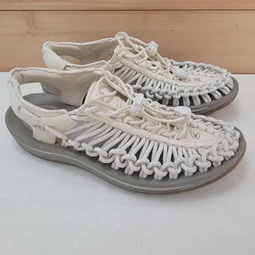 킨 우먼 유니크 화이트/콘스톡 23cm