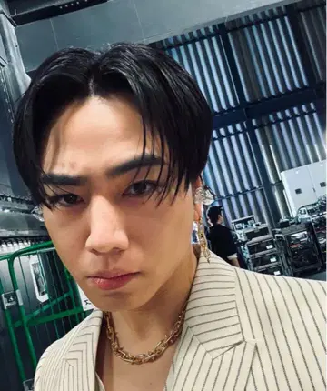 토사카 히로오미 착용 타이탄 귀걸이