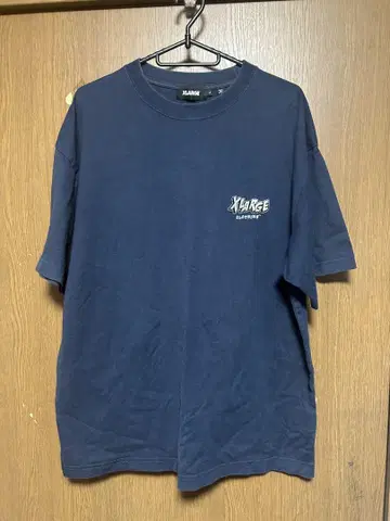XLARGE 네이비 티셔츠 그래픽