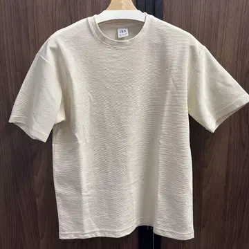 ZARA 크림색 티셔츠 일본 사이즈 M