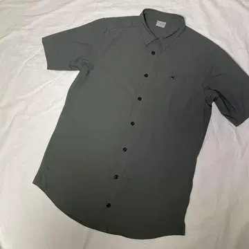후디니 반팔 셔츠 S 사이즈 Shortsleeve Shirt