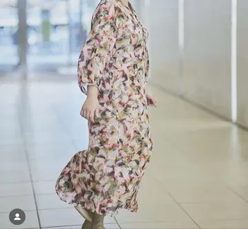 언타이틀 리프 프린트 쉬폰 원피스 라메 롱 기장 연예인 착용