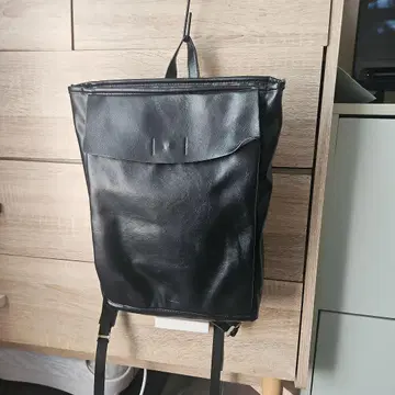블랙 가죽 백팩