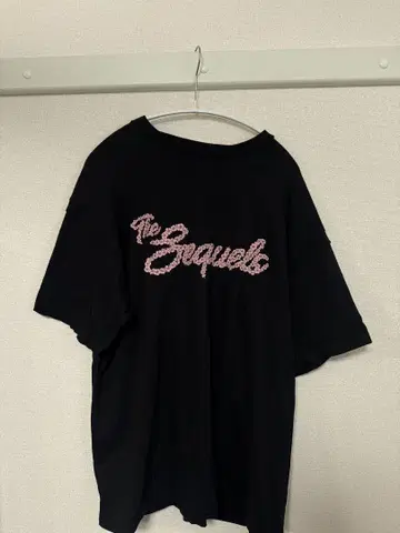 The squels 블랙 티셔츠
