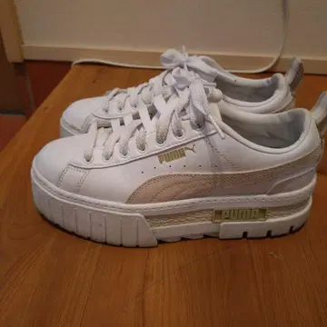 Puma 화이트 플랫폼 스니커즈