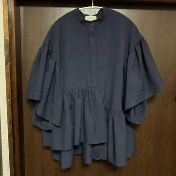 UNITED ARROWS 네이비 프릴 반팔 상의