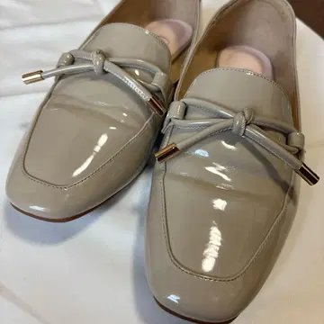 베이지 로퍼 플랫 힐