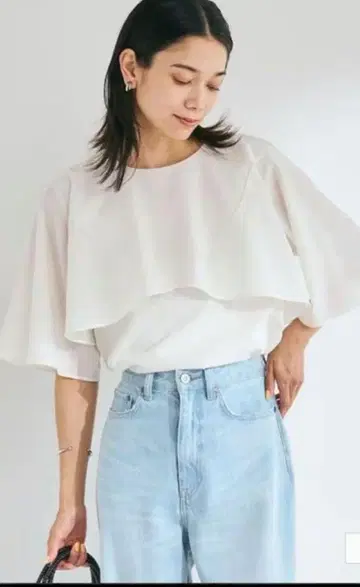 미사용 새상품 Oggi 콜라보 프릴 레이어드 화이트 상의