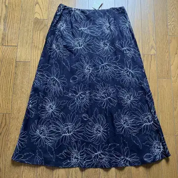 LAURA ASHLEY 플라워 자수 플레어 스커트 사이즈 13