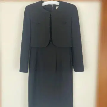 블랙 자켓이 있는 드레스