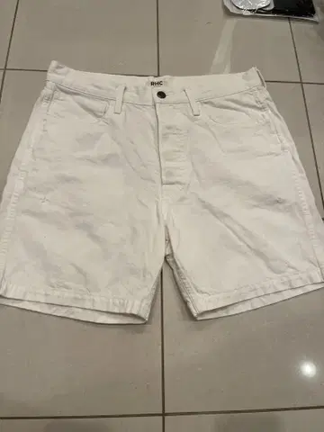 론 헤르만 화이트 버튼 플라이 숏 데님