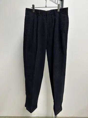 다커스 블랙 코듀로이 팬츠