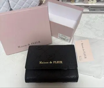 Maison de FLEUR 메종 드 플뢰르 모노그램 플랩 지갑