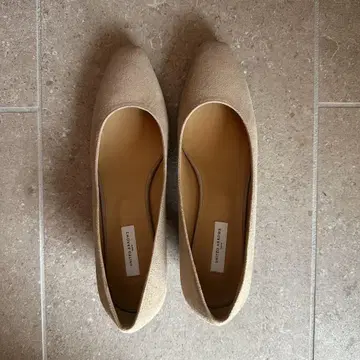 유나이티드 애로우즈 펌프스